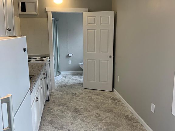 5th image of 2309 S Walnut St #2