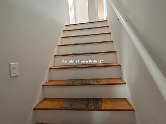 3rd image of 121 North St