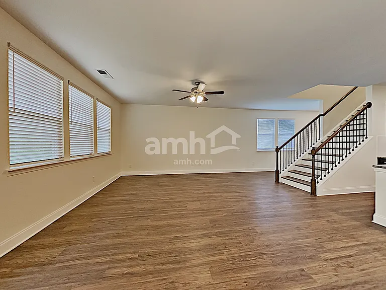 154 Lindridge Dr — Photo 7