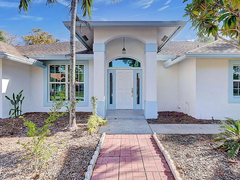 1176 Staghorn St — Photo 2