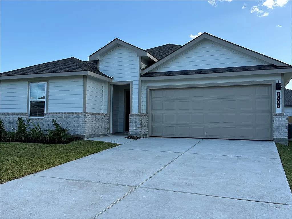 4 bed, 1665 sqft, $2,000 — Photo 2