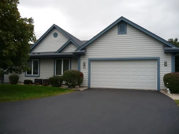 904 Bay View Cir, Mukwonago, WI 53149