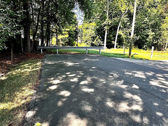 4th image of 312 Gray Dr
