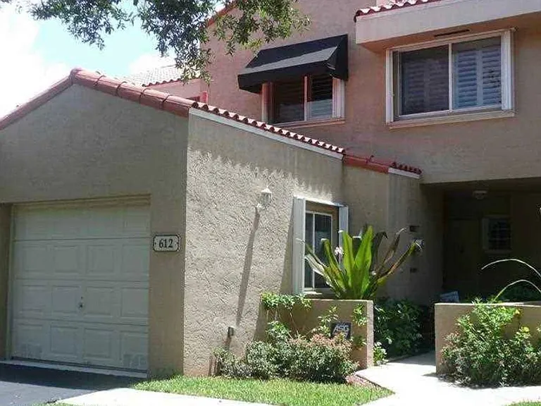 612 N University Dr — Photo 7