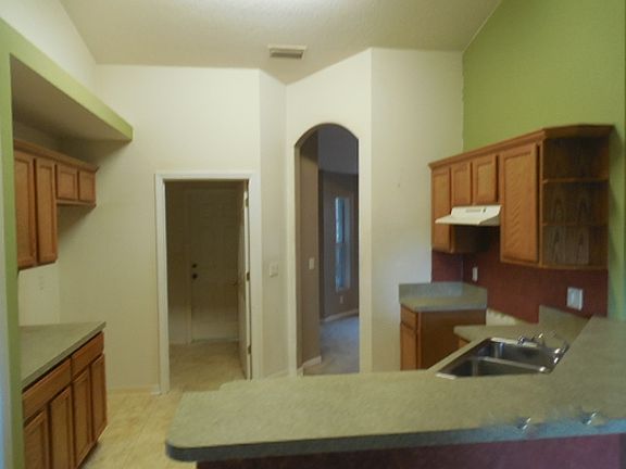 4th image of 526 Colonial Dr