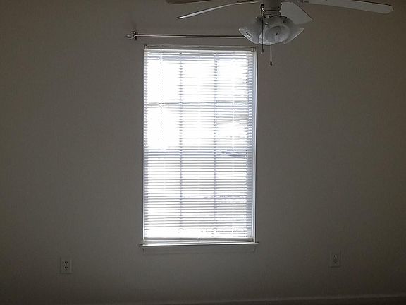 2nd image of 400 Hammock Ln APT 4