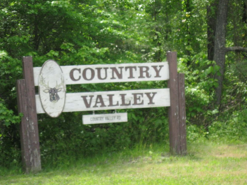 2nd image of 2572 Carolyn Ct