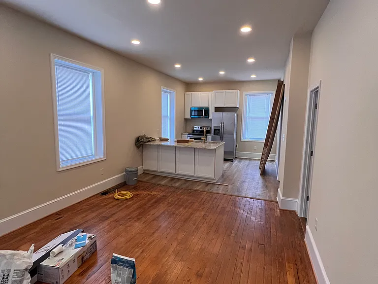 1005 W High St — Photo 5
