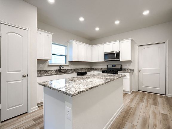 4th image of 1225 Parker Dr #1225