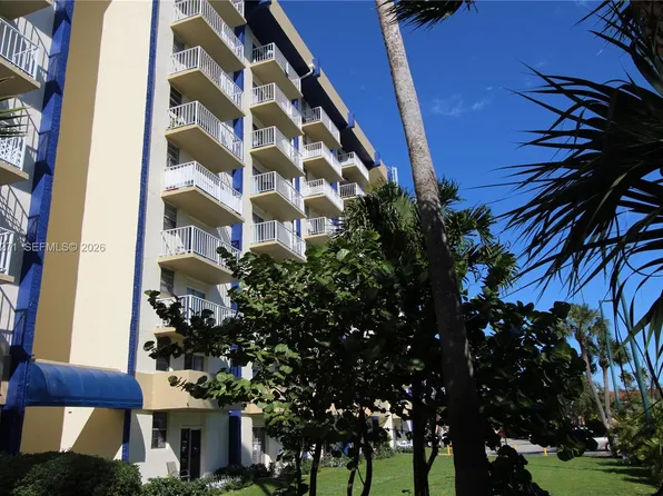 4550 NW 9th St APT 811E, Miami, FL 33126