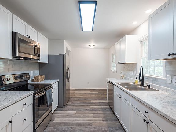 5th image of 310 S Melville St