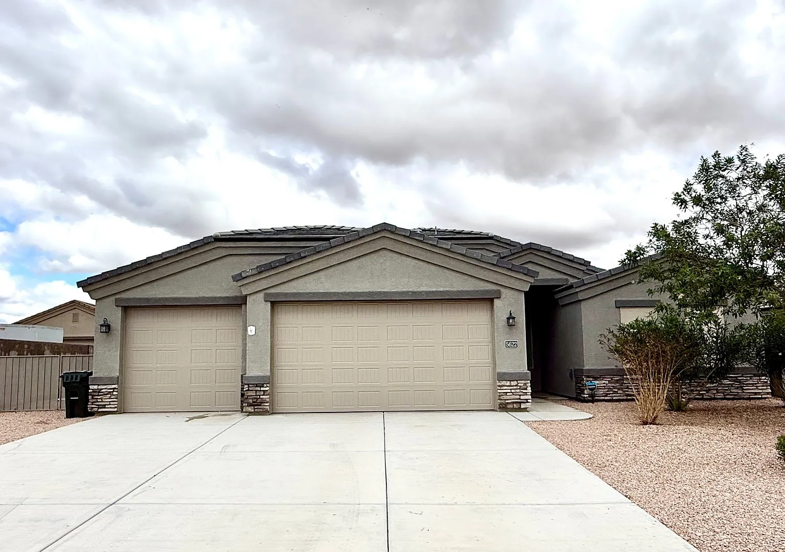 Beautiful 2023-Built 4-Bedroom Home with Solar, Mountain Views & 3-Car Garage — Photo 1
