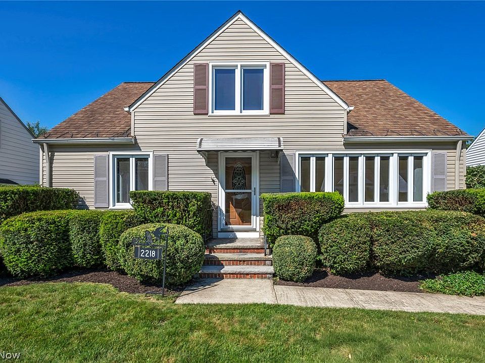 1st image of 2218 Larchmont Dr
