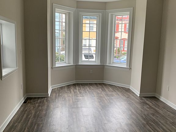 4th image of 113 W Queen Ln Floor 1
