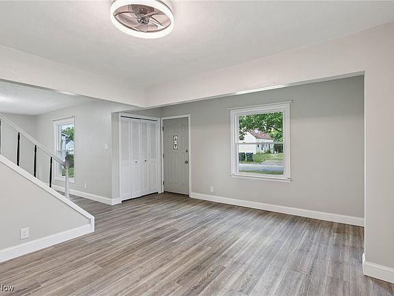 5th image of 630 Stuart Ave