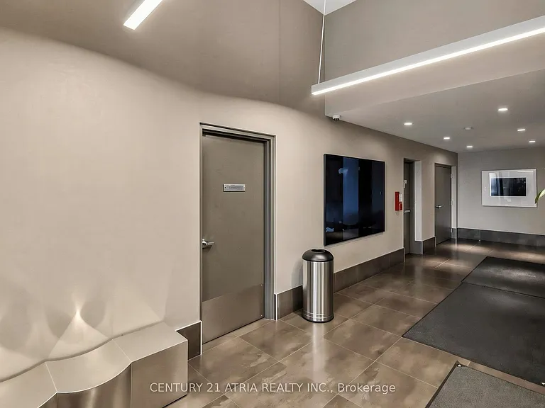 297 College St #910 — Photo 35