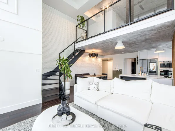 250 Manitoba St SE #728, Toronto, ON M8Y 4G8