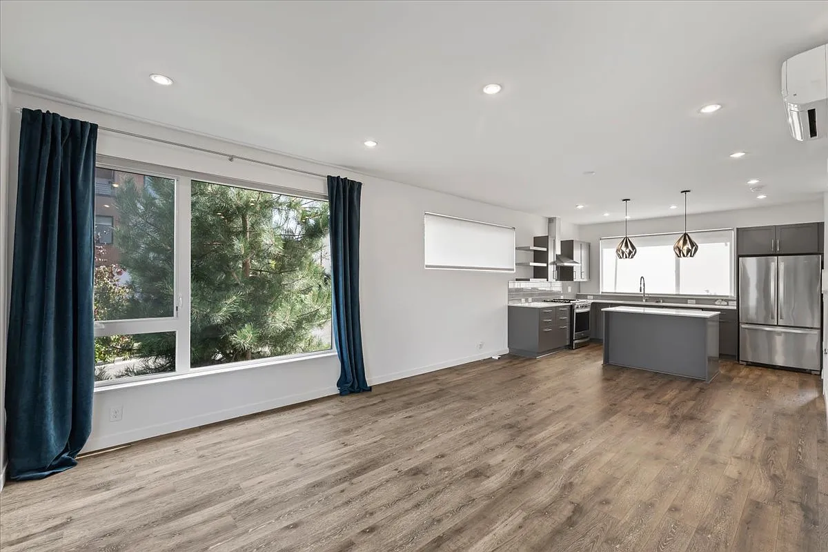 3 bed, 1618 sqft, $3,700 — Photo 3
