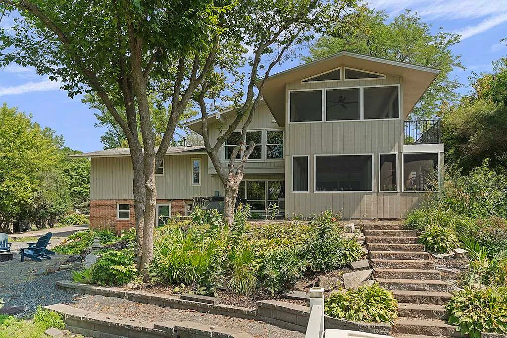 5 bed, 2813 sqft, $5,500 — Photo 3