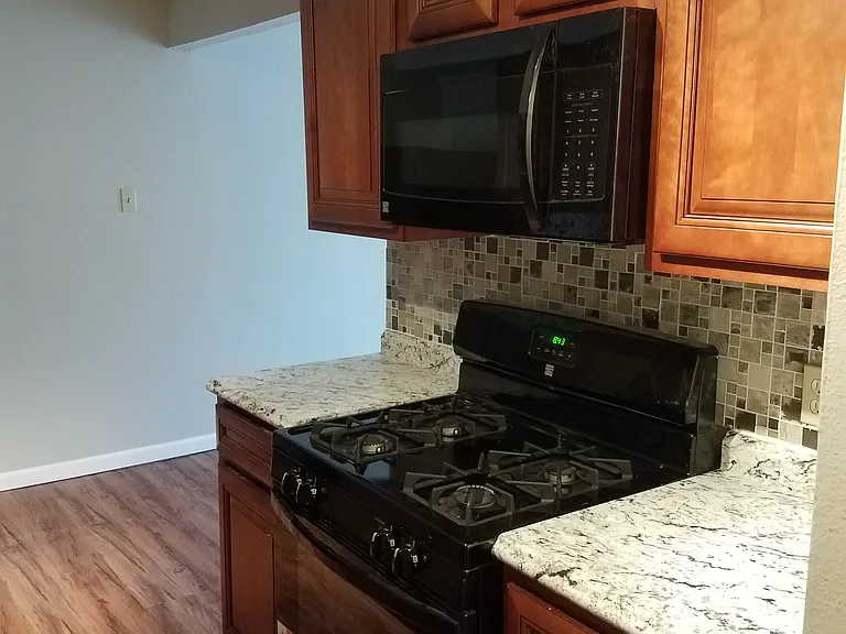 505 N Benton Ave — Photo 34