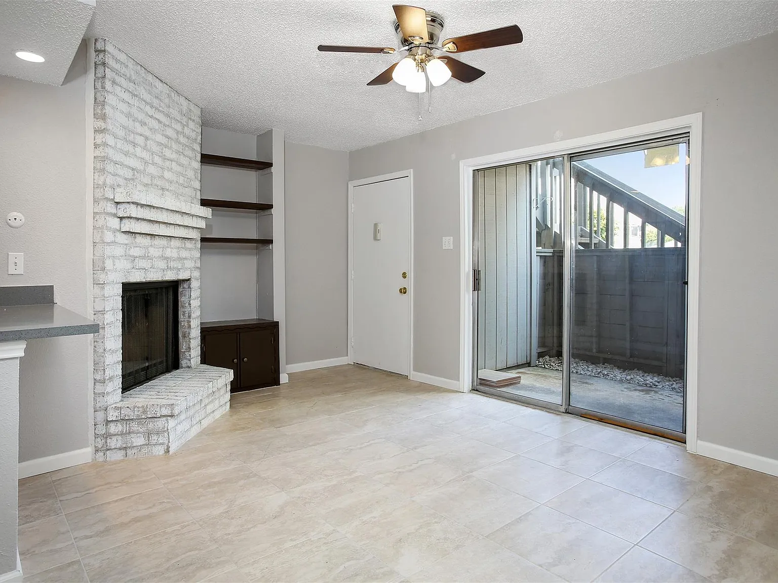 1 bed, 1.0 bath, 756 sqft, $1,350 — Photo 2