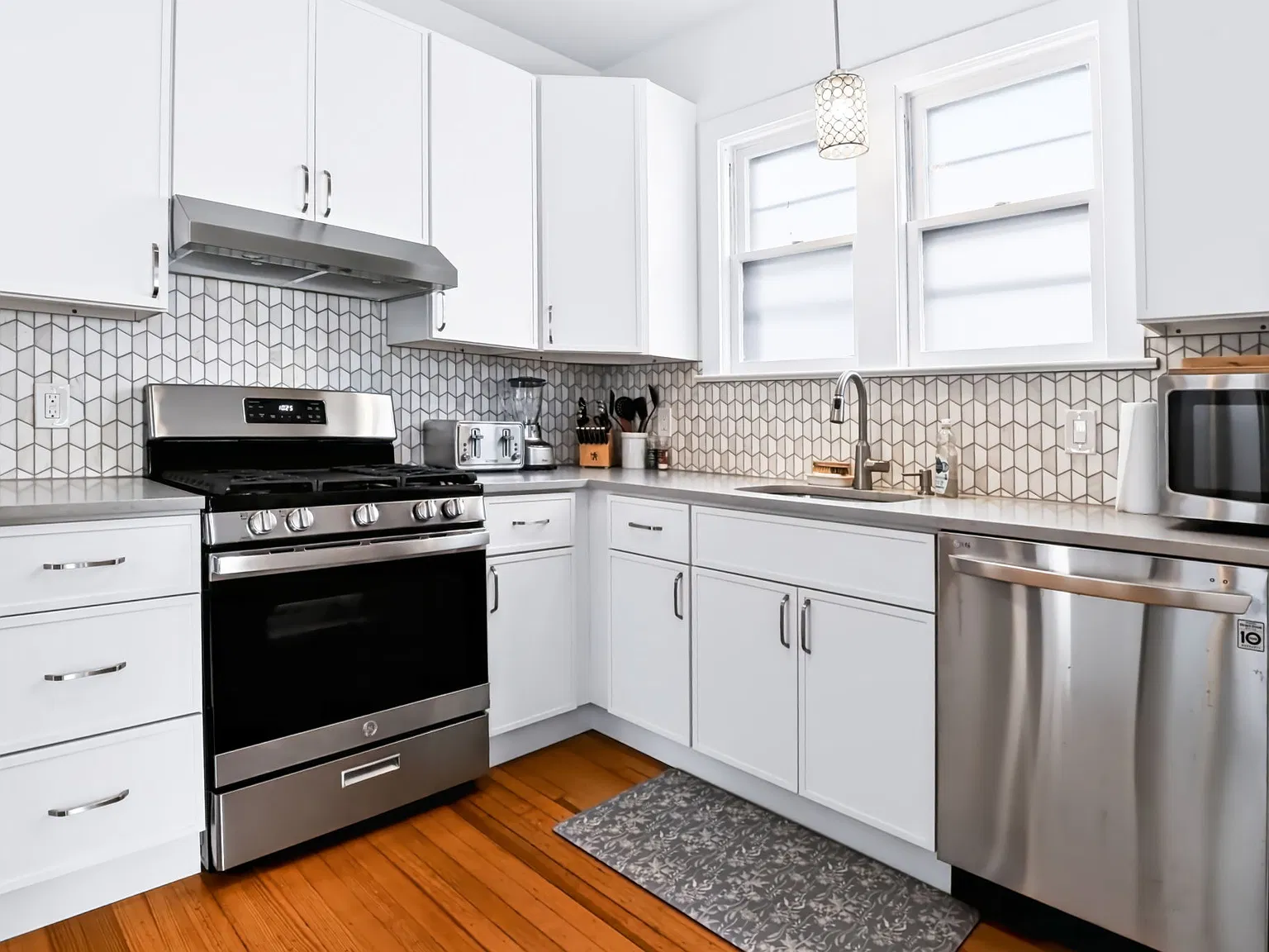 3 bed, 2.5 bath, 1000 sqft, $2,700 — Photo 3