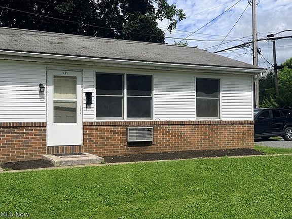 4th image of 536 Beech Ln NW