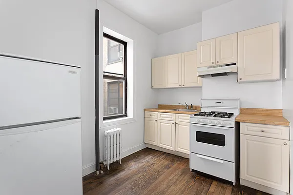 Rented by Douglas Elliman | media 22