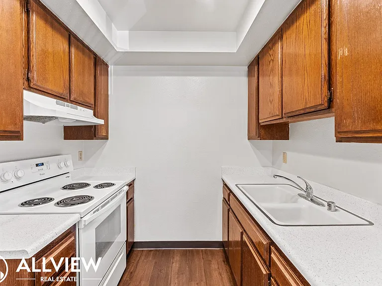 202 East 16th Street — Photo 8
