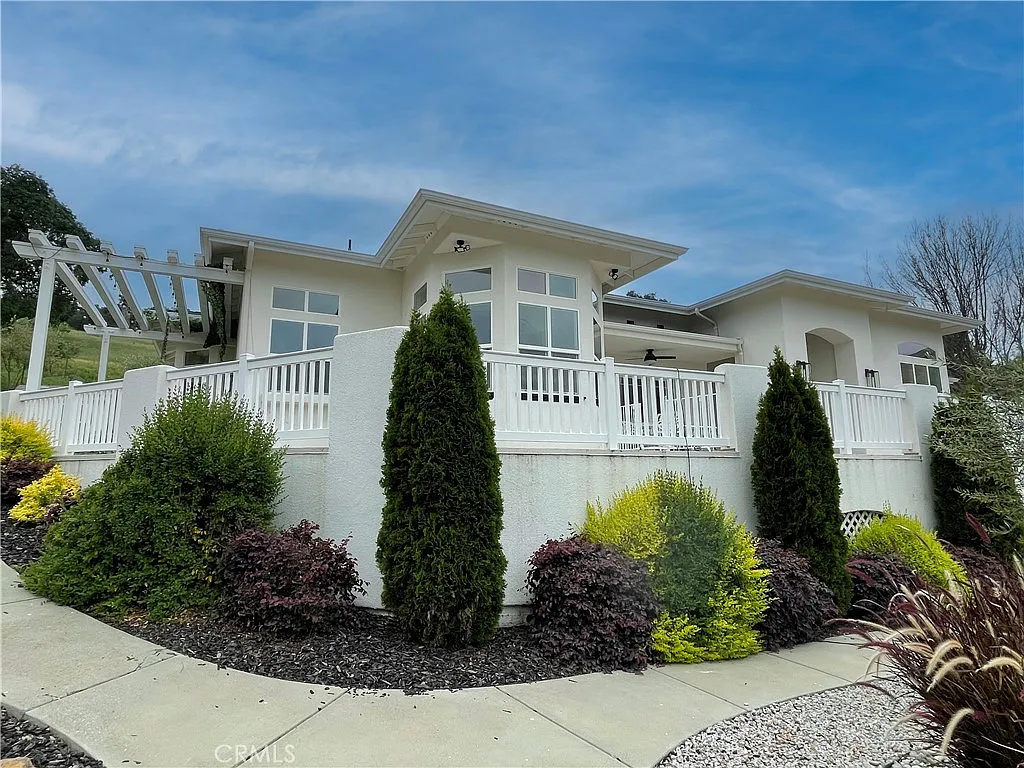 Building Photo - 8560 Corriente Rd