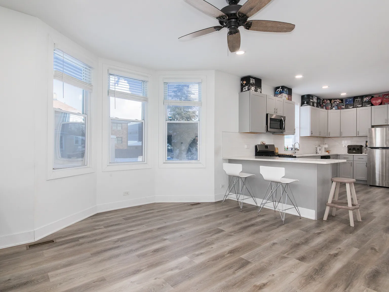 2 bed, 900 sqft, $2,300 — Photo 4