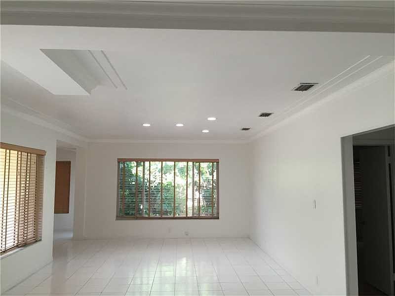 1st image of 431 N Shore Dr