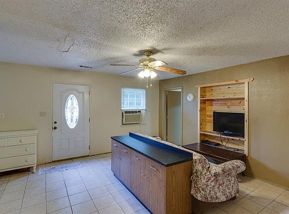 3rd image of 11679 Betty Ln