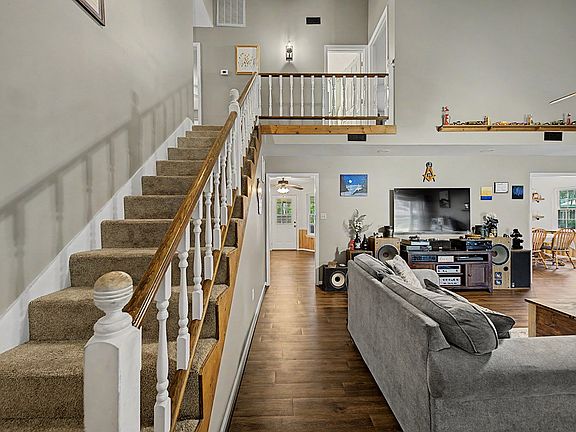 3rd image of 2731 Scott St