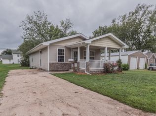 819 Garfield Ave, Moberly, MO 65270