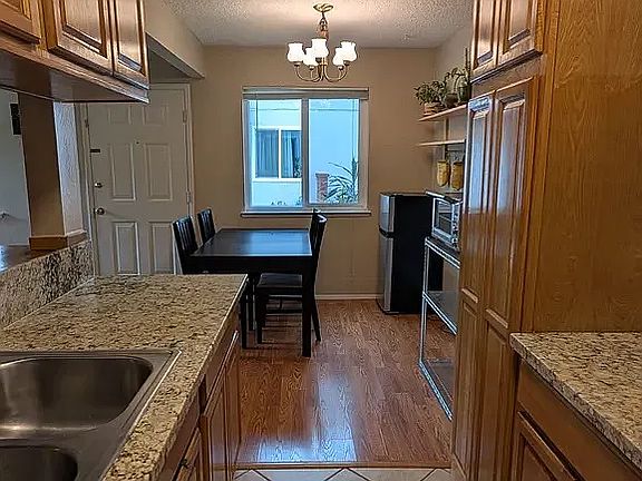 4th image of 2842 Bidwell St APT 3