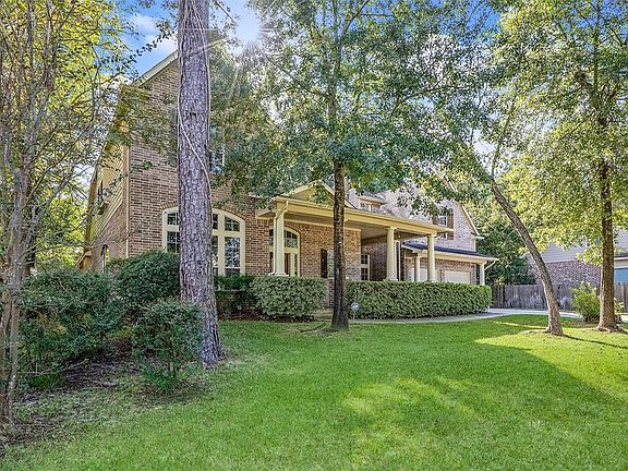 2nd image of 3 Marquise Oaks Pl