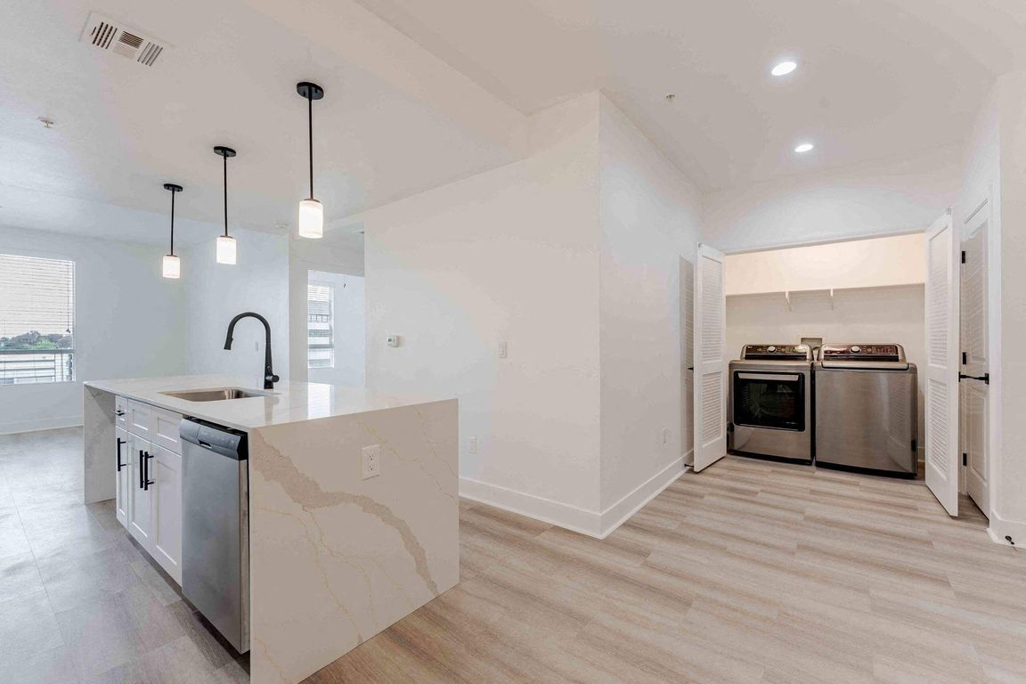 Ariva, San Diego, CA, Premium
