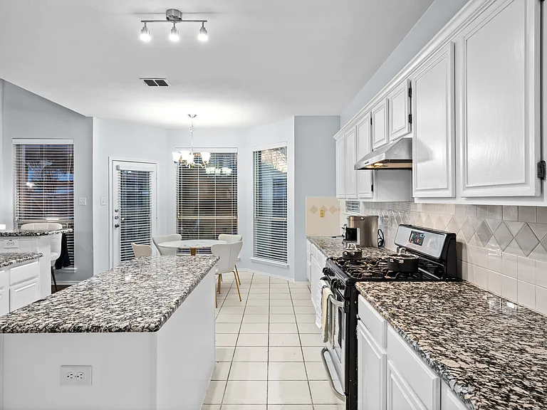 8205 Steamers Ln — Photo 19