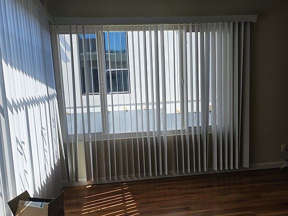 2nd image of 504 S Manhattan Pl