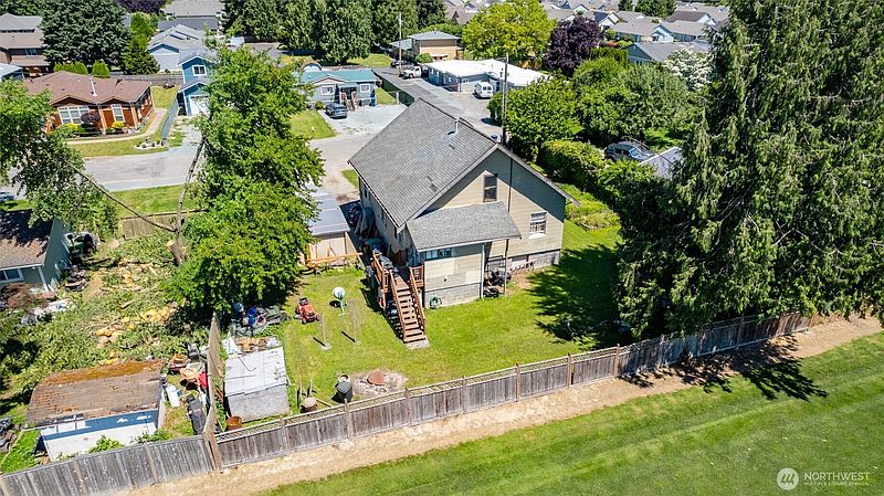 3rd image of 810 Cul De Sac Avenue