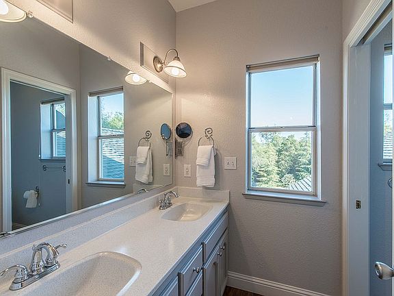 Guest bathroom upper floor