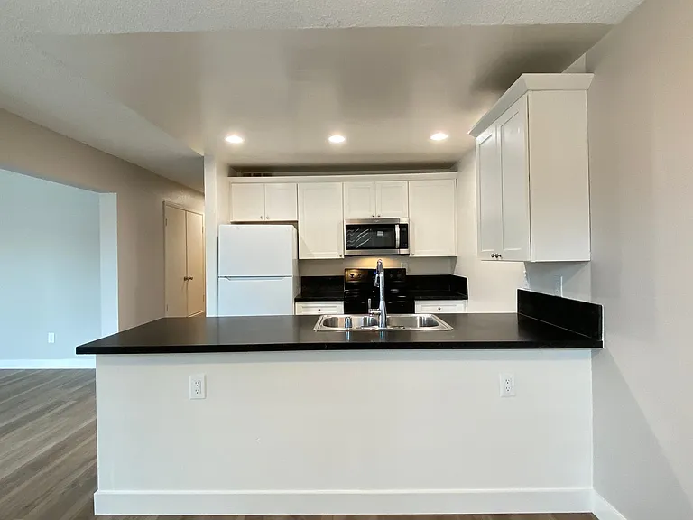West Palm Apartments — Photo 9