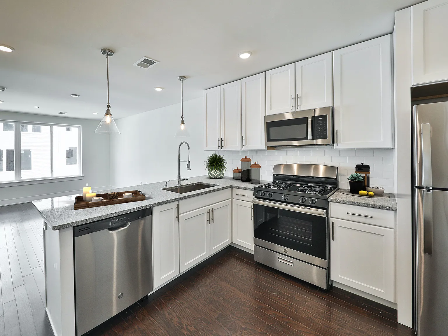 2 bed, 1347 sqft, $1,875 — Photo 3