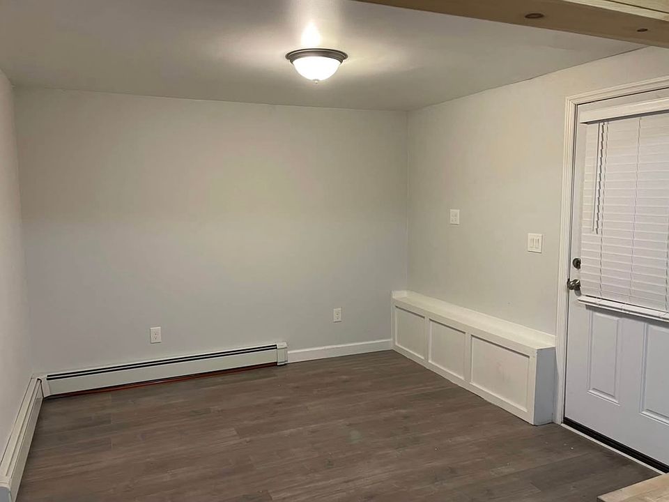 1st image of 301 Ferndale Ct