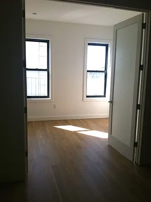 Rented by Metro Prop NY Corp | media 2