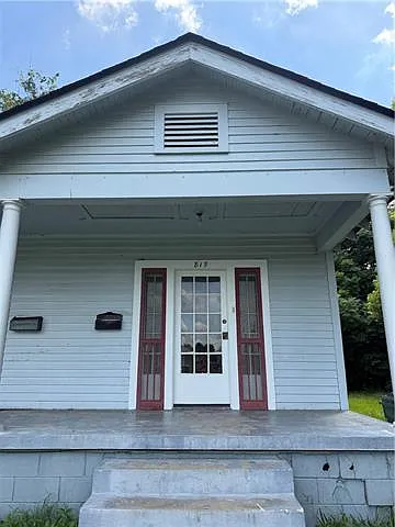 819 Governor Hall St — Photo 2