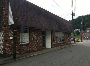 4 Bridge St, Cameron, WV 26033