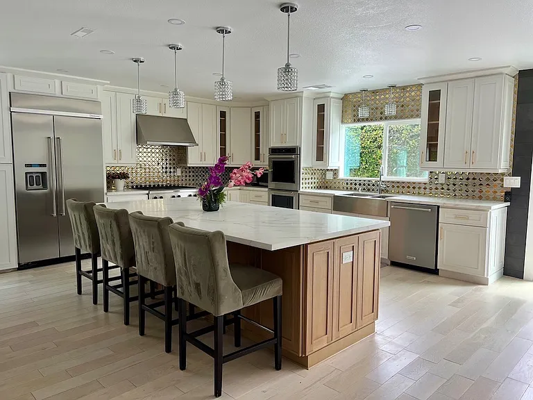 3303 Sawtooth Ct — Photo 4
