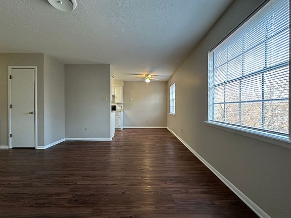 4th image of 209 Lecta Ave #4